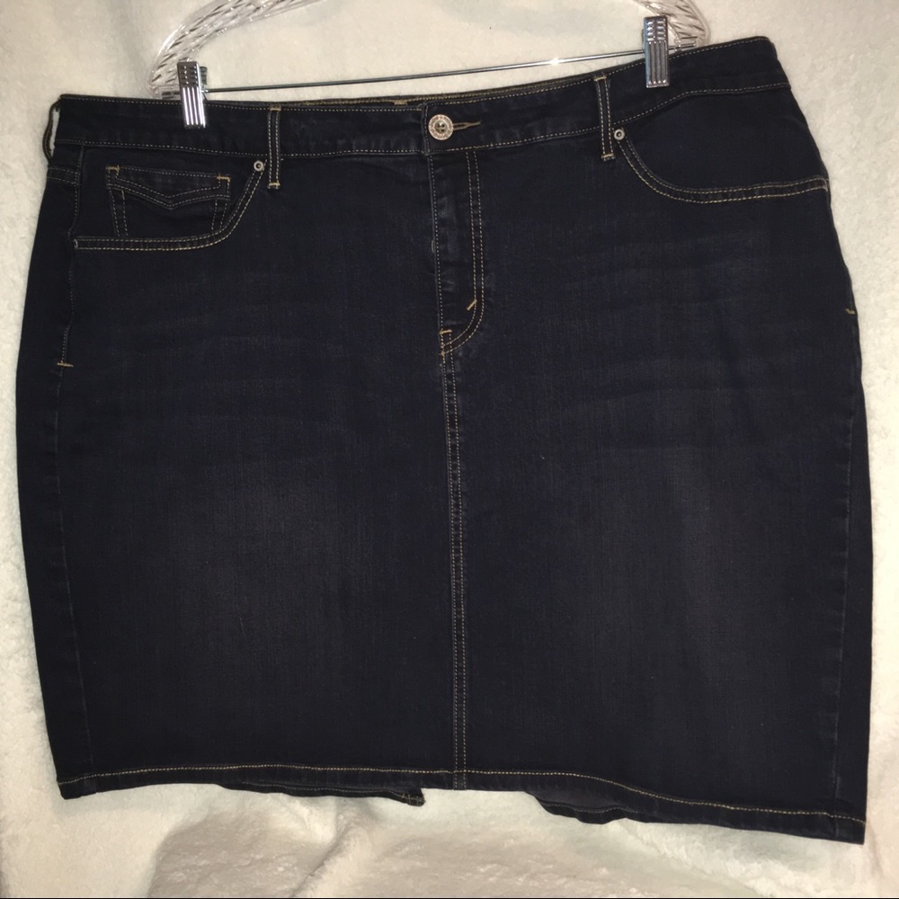 🔥FLASH SALE🔥  LEVI’S 512 PERFECTLY SHAPING SKIRT